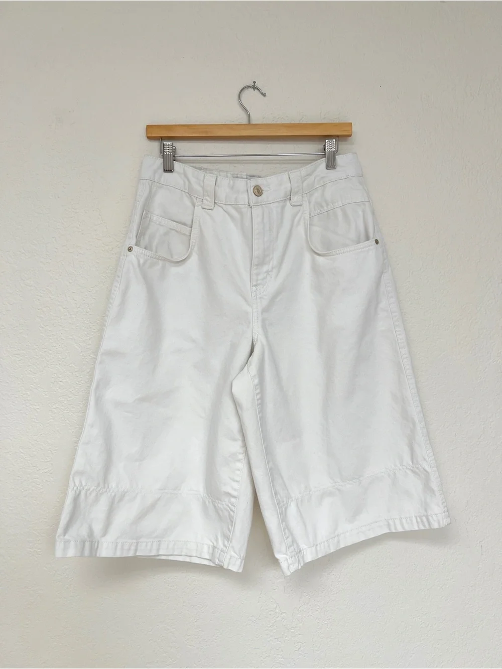 BERSHKA jean shorts / white wide leg burmuda denim jorts / size 8